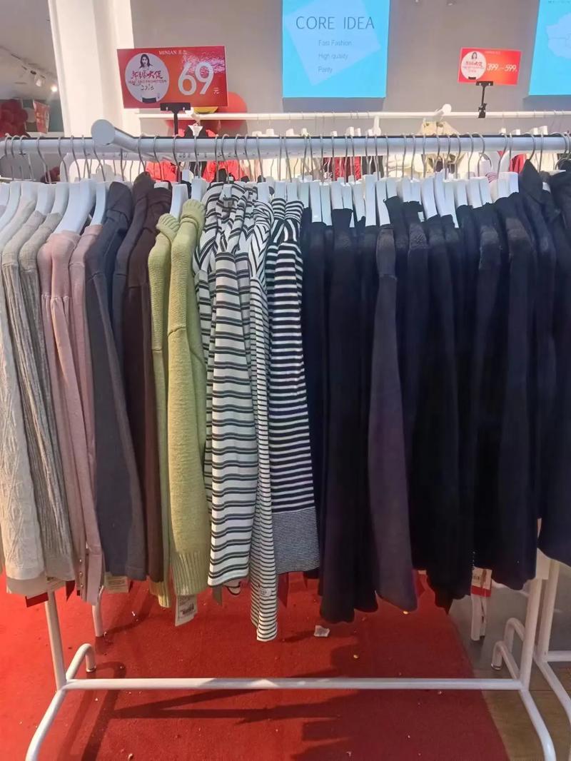 服装 历史的镜像与自我的延伸