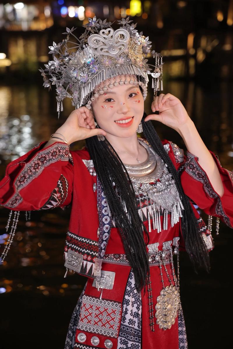 不一样的我——少数民族风情穿搭与妆容攻略